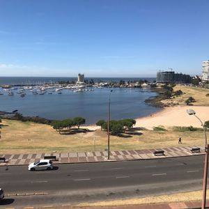 Alquiler Apartamento Tres Dormitorios, Puerto Buceo