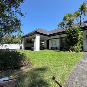 Casa En Venta Carrasco Sur 5 Dorms