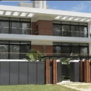 Exclusivo Apartamento De Lujo En Carrasco: Ideal Para Diplomáticos, Con 2 Dormitorios, 2 Baños, 2 Garages, Totalmente Amueblado Y Equipado, Seguridad 24 Horas, Ubicado Estratégicamente Sobre Avenida Rivera Y VIña Del Mar.