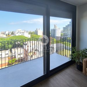 Venta Apartamento Monoambiente Con Terraza, Piso 9 En Pocitos