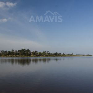 Al Sur: Gran Predio De 5.680m2 Con 60m De Frente Al Arroyo