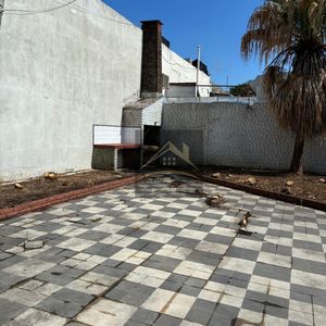 Casa Para Reciclar O Construir En Pleno Centro De Las Piedras, Zona Segura. Ideal Comercio O Residencial.