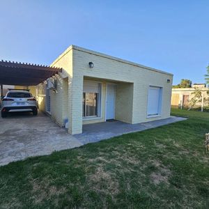 Venta | Casa En Playa Hermosa Con Patio Y Piscina
