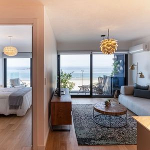 Exclusivo Apartamento De 2 Dormitorios Con Vistas Privilegiadas En La Rambla De Malvín: Un Entorno único Para Vivir.