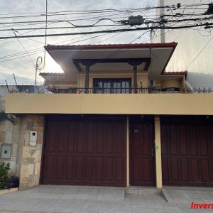 Hermosa Casa De Dos Plantas En Venta