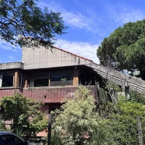 Venta Casa Carrasco Arocena Prox, Moderna Muy Amplia Integrada Al Jardin