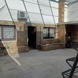 Dm Negocios Inmobiliarios Vende Gran Casa En Tres Cruces (*ley 18795*)