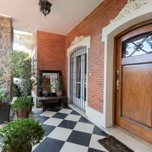 Clasico Chalet, Proximo A La Rambla