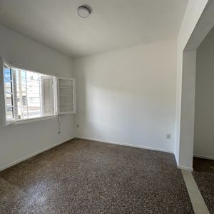 Alquiler Casa Pb 1 Dormitorio Al Frente 80m2 2 Patios Parque Batlle