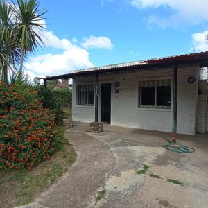 Se Vende  Casa Mas 2 Aptos. El Pinar