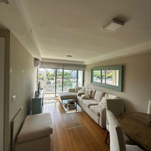Alquiler Apartamento De Un Dormitorio Con Balcón Y Cochera En Punta Carretas