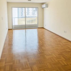 Alquiler En Pocitos De 3 Dormitorios Y Servicio, 3 Baños, Piso Alto Al Frente, Garaje Doble