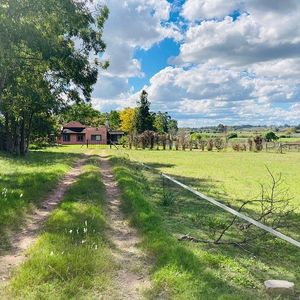 Venta 3 Hás Con Frente A Camino Eduardo Peréz, Zona Barrios Privados.