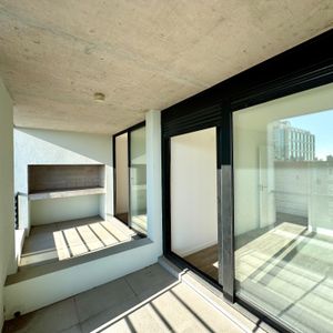 Piso Alto Con Parrillero Propio, Vestidor Y Garage, A Pasos De La Rambla