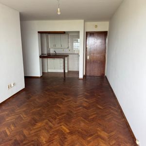 Alquiler | Apartamento En Punta Carretas A Metros De La Rambla