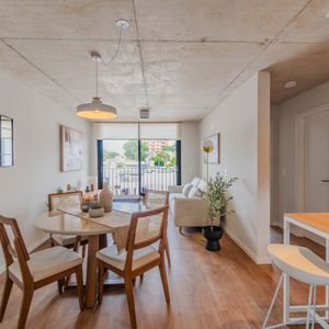 Venta Apartamento 1 Dormitorio Al Frente Con Patio En Buceo