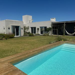 Impecable Casa En Venta De 4 Dormitorios En Mirador De La Tahona
