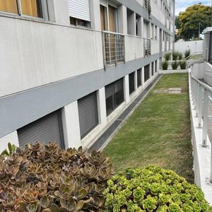 Alquiler Apartamento De 2 Dormitorios A Metros De La Av. 8 De Octubre.