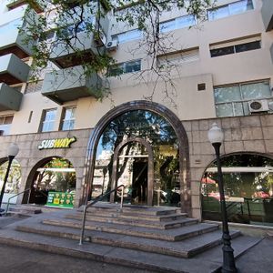Oficina / Consultorio. Bvar Artigas Y Rivera. Categoría. Con Garage