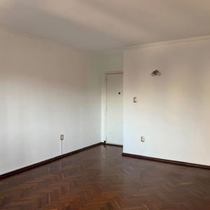 Apartamento De 2 Dormitorios Al Frente: 92 M² , Bañado Por El Sol Y Con Vistas Despejadas