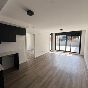 Amenidades .exclusivo Apartamento Seminuevo  Con Amplio Balconterraza Y Garage En Prestigiosa Av. 8 De Octubre