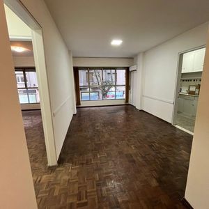 Alquiler En Tres Cruces, 1 Dormitorio, Al Frente, Aires Acondicionados, Porteria