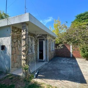 Oportunidad De Inversión Con Amplio Terreno En Ituzaingó