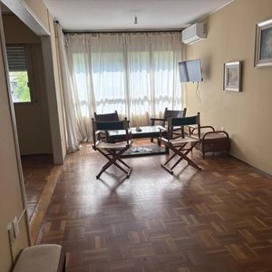Alquiler En Pocitos Amueblado De 2 Dormitorios 2 Baños, Lavadero, Balcon