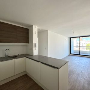1 Dormitorio Con Balcón Y Garage A Metros De La Rambla
