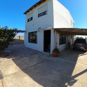 Casa En Venta: Amplia Y Luminosa, 3 Dormitorios, 2 Baños Completos, Cochera Privada.