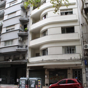 Venta Apartamento 3 Dormitorios, 2 Baños, Centro De Montevideo.