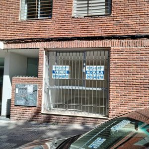 Excelente Local Todo Al Frente De Calle Salto Casi Maldonado.102 M2 .opción 1 Cochera