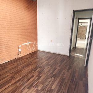 Casa 3 Dormitorios Con Renta, Ideal Inversion, Sobre Camino Maldonado, Excelente Ubicación.-