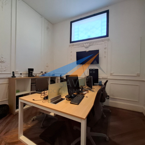 Alquiler Oficina En Co-work 6 Ambiente En Ciudad Vieja!