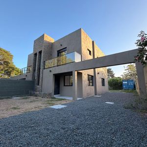 Venta Casa 3 Dormitorios Parrillero A Estrenar Lomas De Solymar