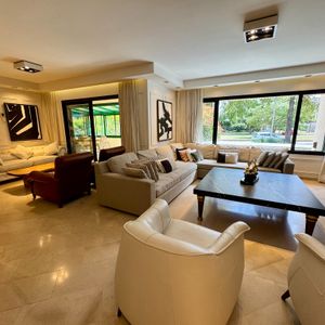 Apartamento En Venta De 3 Dormitorios Con Jardín En Carrasco Sur Sobre Harwood