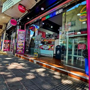 Venta De Llave - Heladeria Y Rotisería Funcionando Con Gran Local En Zona De Alto Transito. Excelente Oportunidad Comercial!