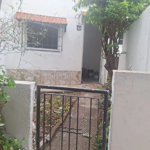 Apartamento Tipo Casa, 2 Dormitorios Y Patio, En Buceo.