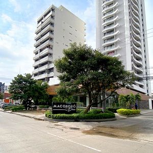 En Venta! Estratégico Local Comercial En El Corazón De Equipetrol