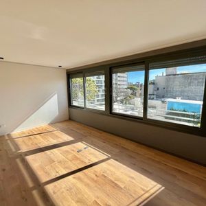 Monoambiente Frente Al Golf · Luminoso · Ideal Vivienda U Oficina
