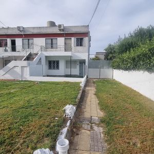 Alquiler - Casa En Propiedad Horizontal Reciclada Con Y 2 Dormitorios En Belvedere