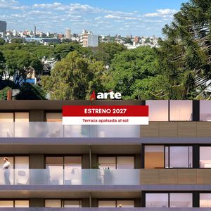 Venta De Apartamento De 2 Dormitorios En Pocitos Con Terraza De 13.50 M2  Al Sol