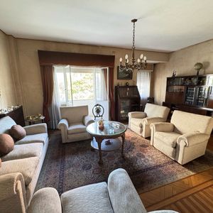 Exclusivo Apartamento CLásico En Av. 18 De Julio: Luminosidad Y Vistas Urbanas