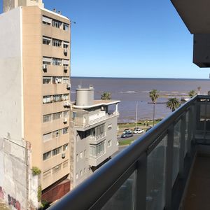 Elegante Apartamento Vista Lateral Al Mar