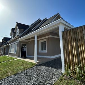 Casa A Estrenar · 2 Dormitorios · Jardín Con Parrillero · Barrio Privado