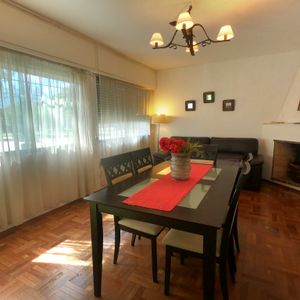 Preciosa Y Soleada Casa Esquina Con Gran Jardín En Malvín Sur, Patio Y Garage