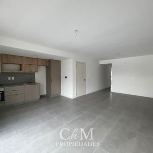 Apartamento Con Cochera, Centro. Oportunidad! Excelente Construcción. Opcion Cochera.