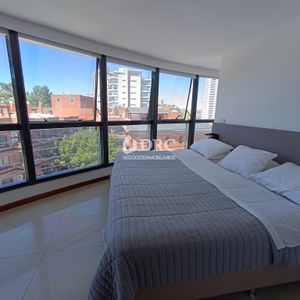 Estupendo Apartamento Sobre Av. Roosevelt, Cerca De La Playa, Muy Amplio Y Luminoso.