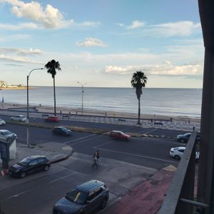 Bajo! Venta Metros De Mar. Planta De 150mts Para Actualizar