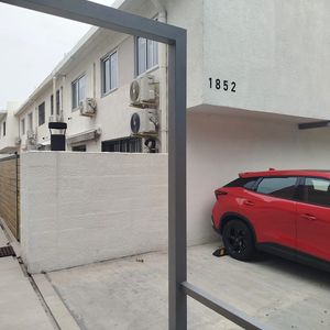 Venta De Hermoso Duplex De 1 Dorm En Malvin